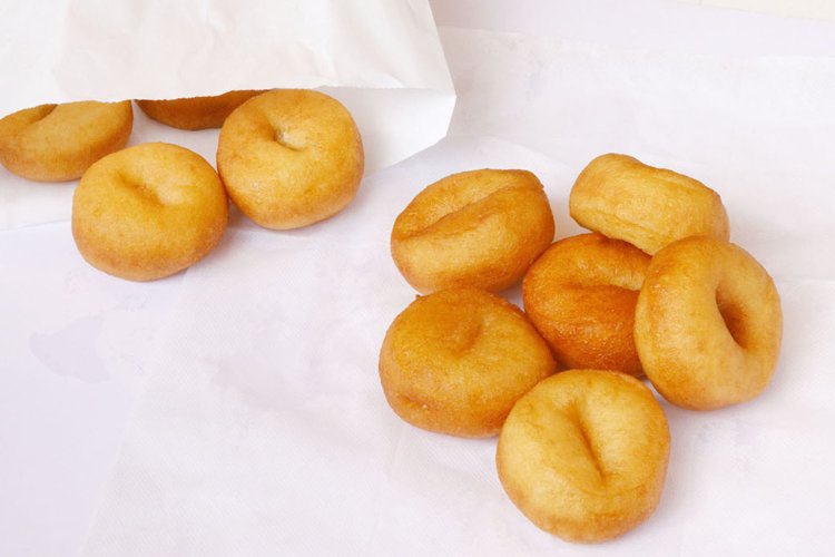 豆乳ドーナツ 10個 630円も人気。モチッとして密度があり、甘さ控えめで大豆の香りがふんわり。冷めても美味。