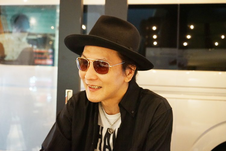ライブ前の慌ただしい時間にインタビューを受けてくれたMr.PANこと眞鍋崇さん。