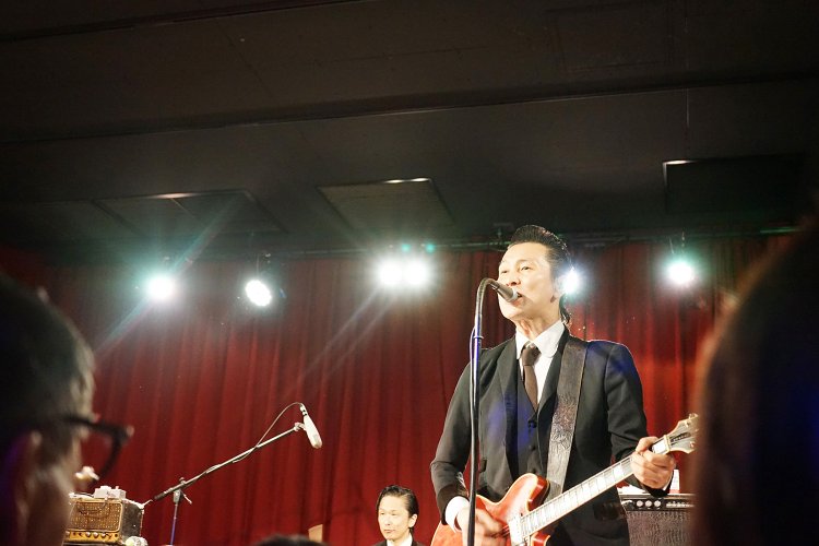 アンコールも歌いきった後、眞鍋さんが叫んだのは「ロックンロール最高！」という一言だった。この言葉に全てが詰まっている。