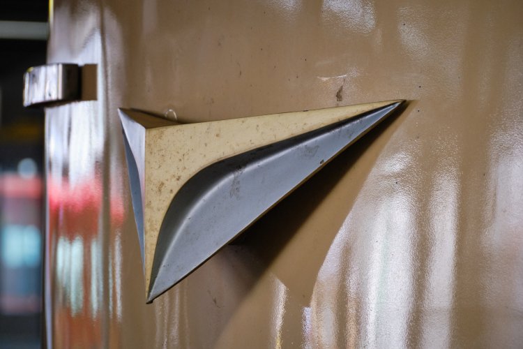 昭和33年（1958）、日本初の電車特急151系の誕生と同時に登場した“特急シンボルマーク”。