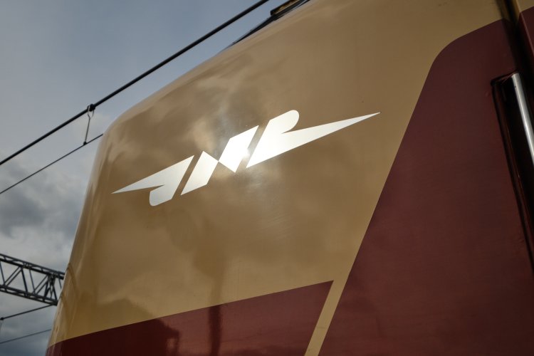 日本国有鉄道（Japanese National Railways）を図案化したJNRマーク。