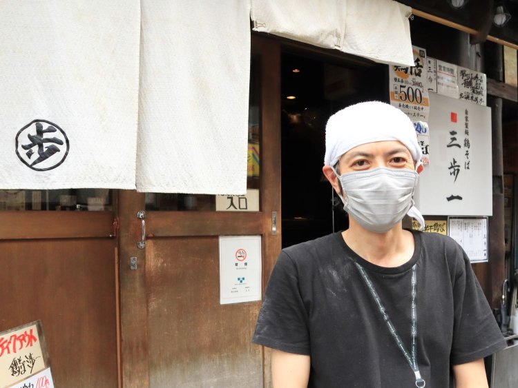 店長の伊藤さんが作る鶏そばを、ランチでもお酒の締めの一杯でも、ぜひ楽しんで。
