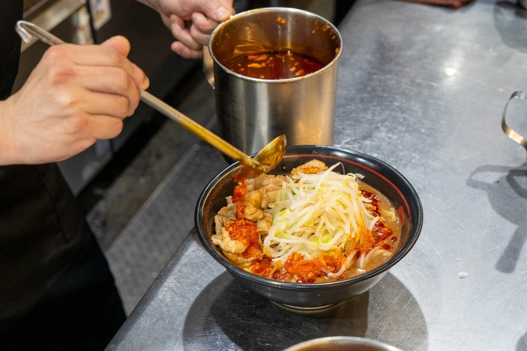 自家製のラー油。結構な量をかけるが、それほど辛くはない。