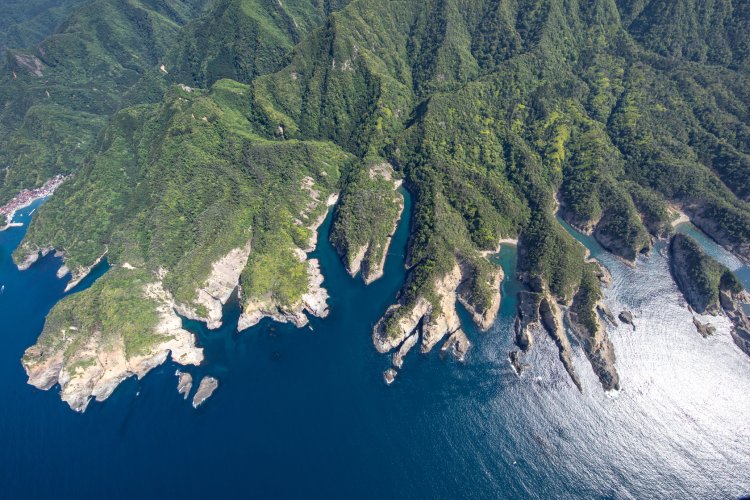 鷺浦の海岸。日御碕にかけてこのような隆起海岸が続く。