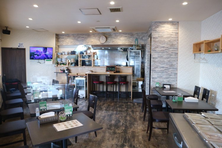 店内はカフェのようにナチュラルな雰囲気で入りやすい。
