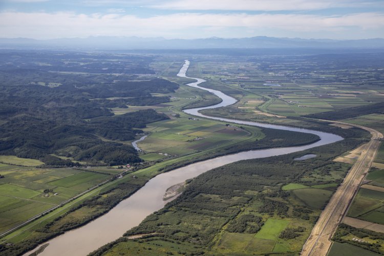 太平洋を背に北西方向に目をやると、十勝岳や大雪山のある峰々が見えた。