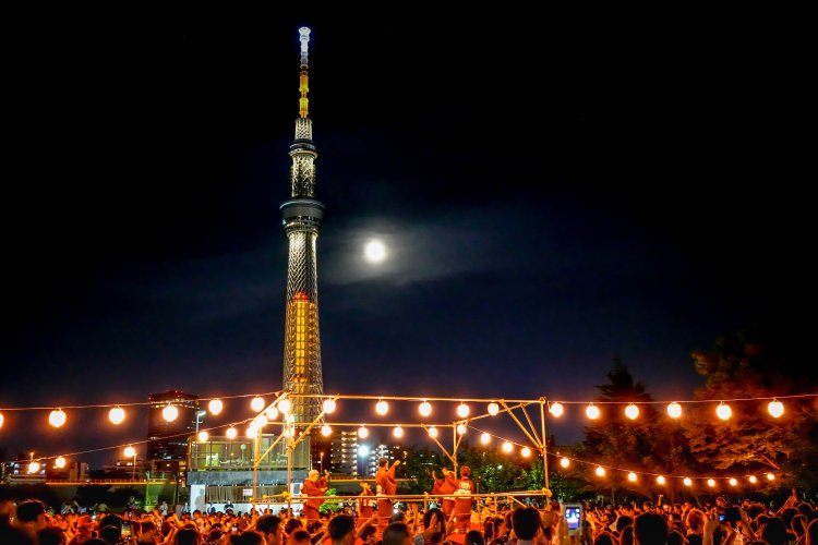 東京スカイツリーを見上げながら盆踊りを楽しもう！