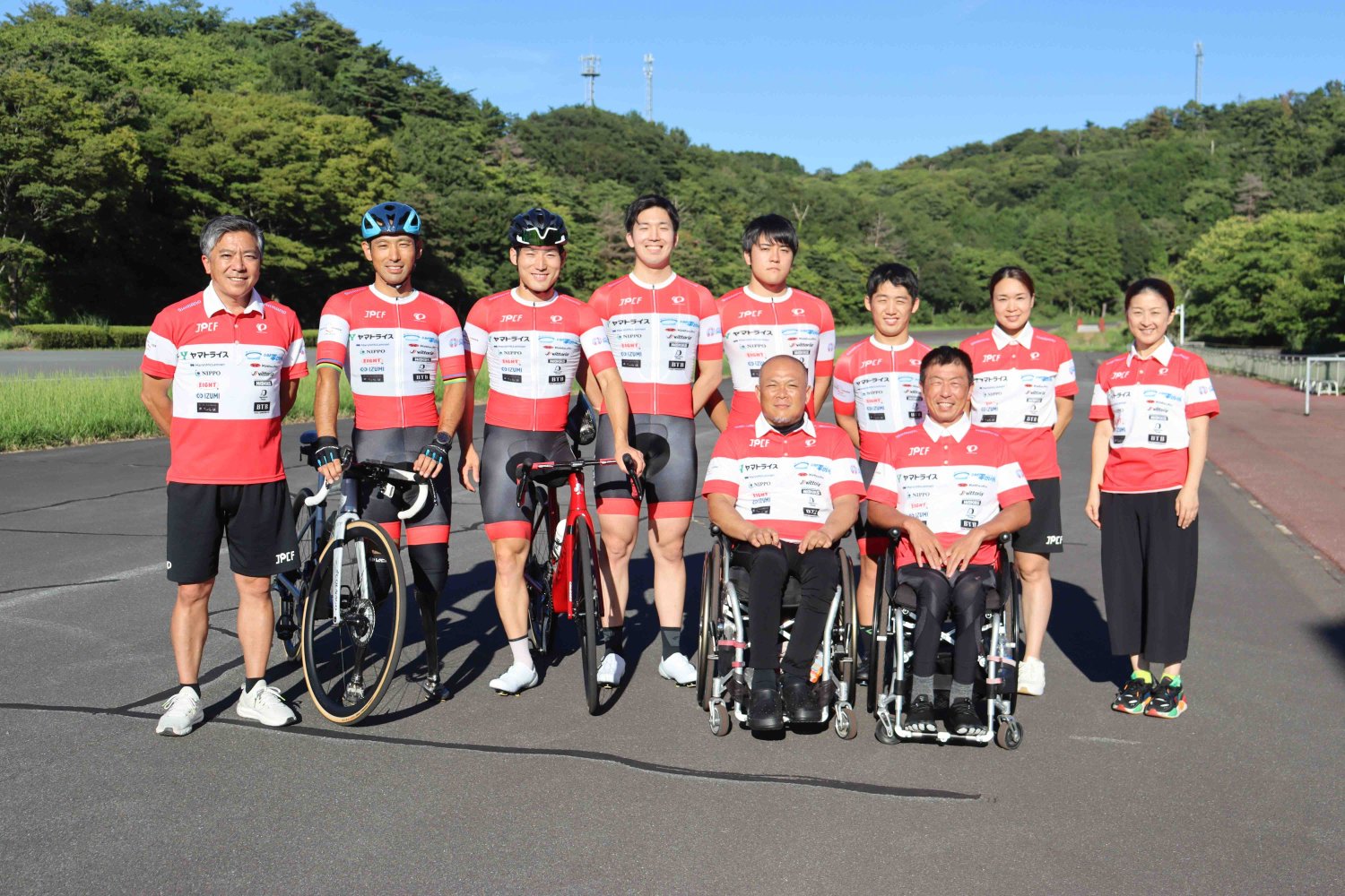 日本パラサイクリング連盟のみなさん。一番左が権丈さん。