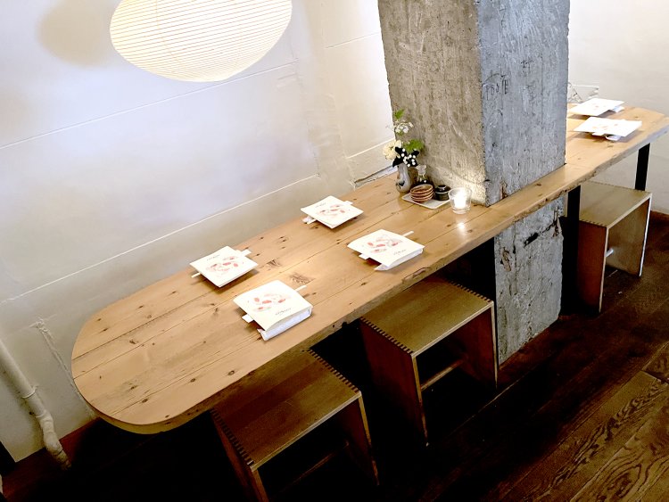 グループならテーブル席もいい。