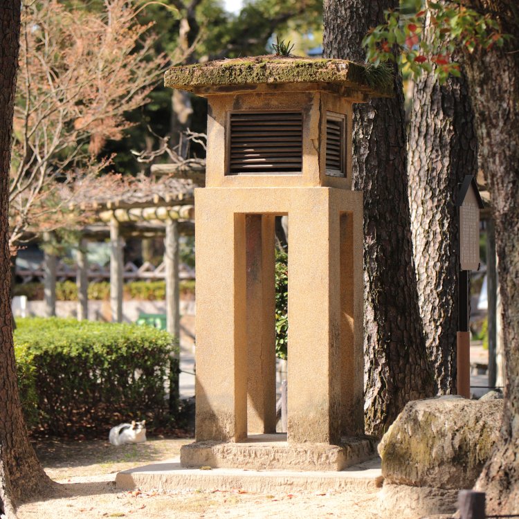 鎧戸や内部のスピーカーが残る、中村公園（愛知県名古屋市中村区）のラジオ塔。