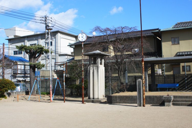 最初に目が留まったという、上伊福西公園（岡山県岡山北区）のラジオ塔。