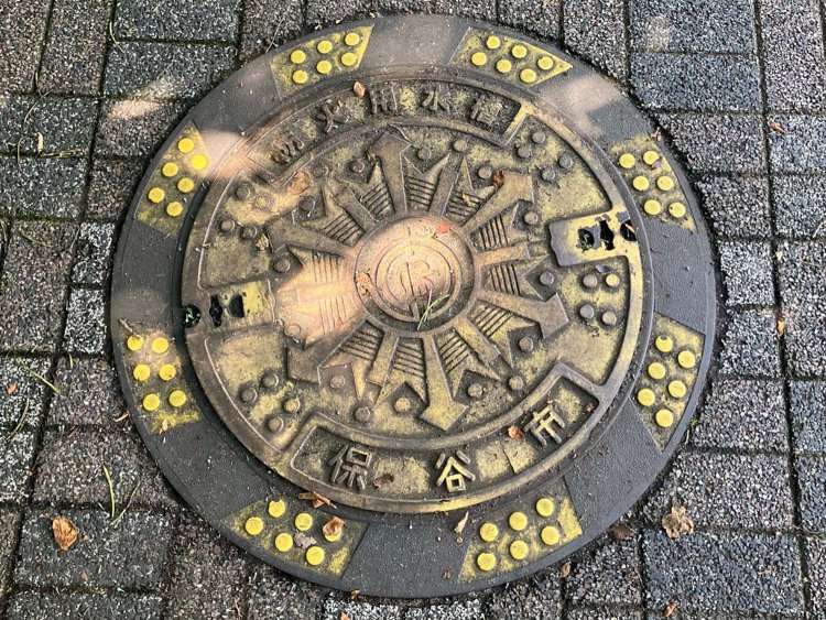 年季の入った防火水槽蓋もやはり保谷市。