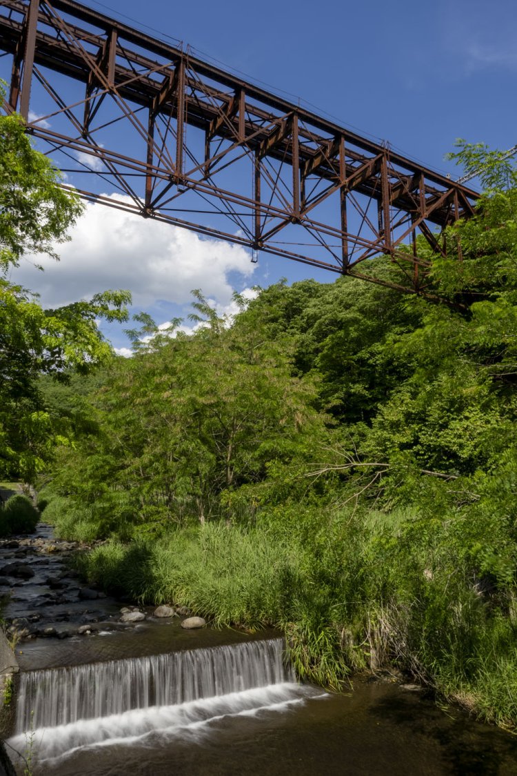 立場川とボルチモアトラス。ここに列車が来てほしい……。