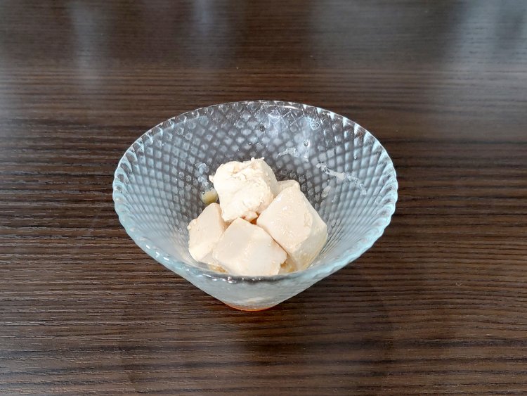 1コインで注文できる、たまり漬けクリームチーズ。日本酒にもワインにもマッチする。