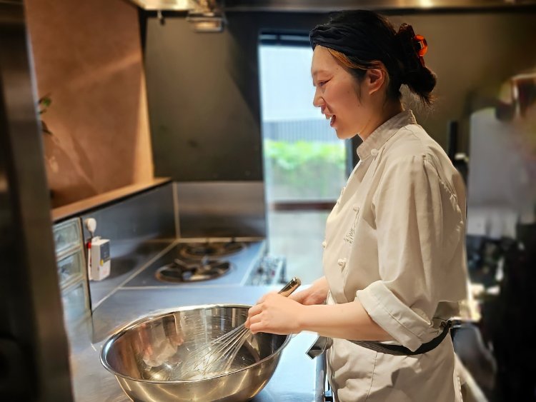 パティシエの本田シェフ。