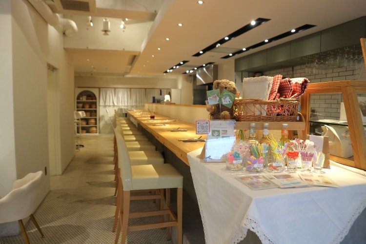 白を基調にしたガーリーな空間は、“かわいい”をギュッと詰め込んだよう。