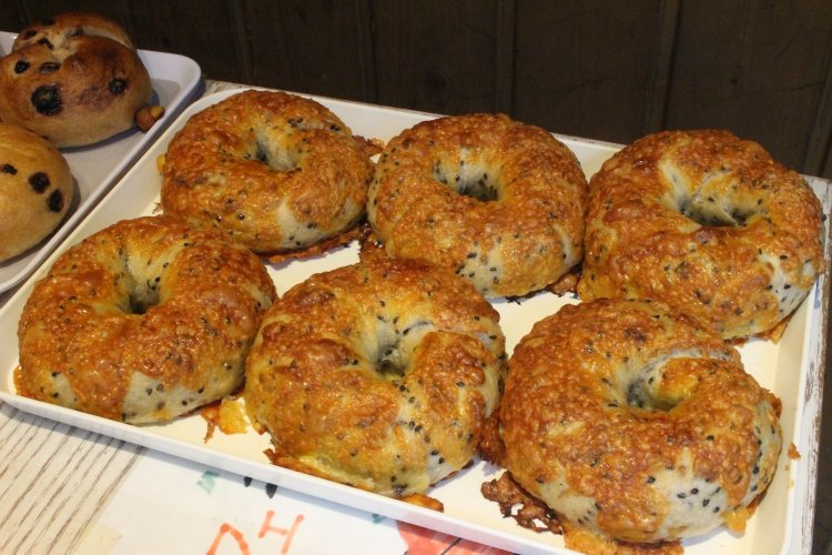 人気のごまチーズ356円。