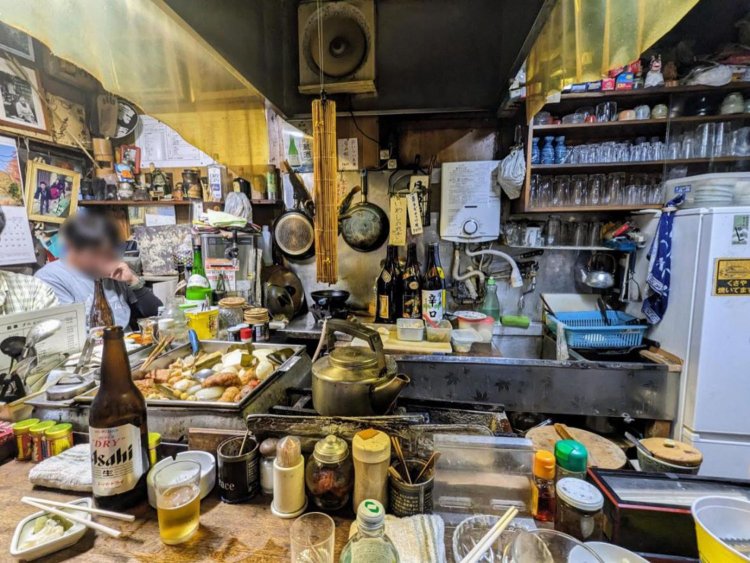 圧巻の渋い内観。