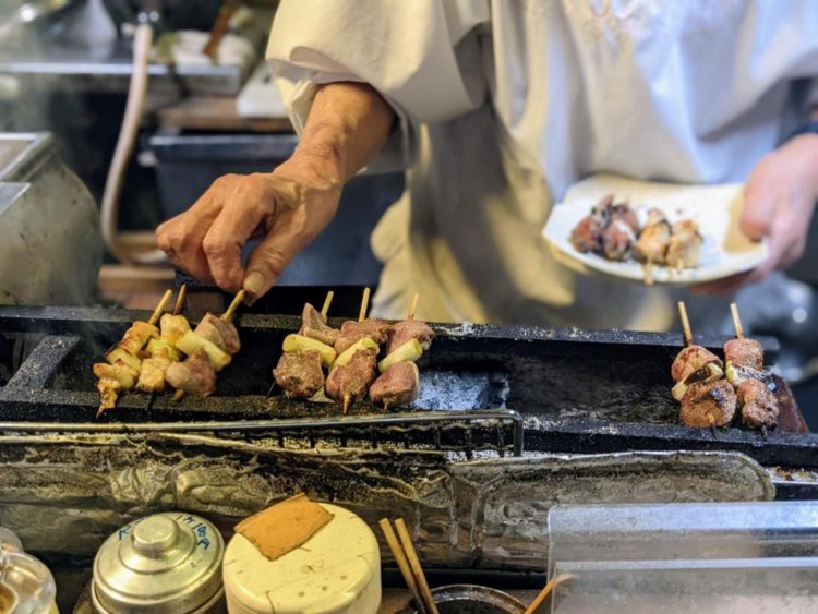 お行儀よく並べられていく串たち。