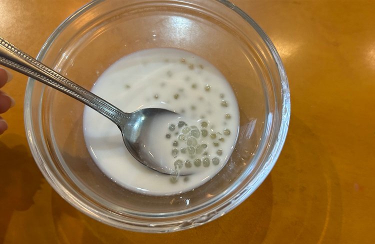 タピオカをミルクに入れたデザートも。ソフトな甘さだ。