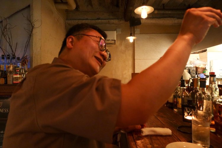 「新しい施策に手を出すときは、こう、パチンコ台にお金を投入してる感じ……」と笑う沢辺さん。