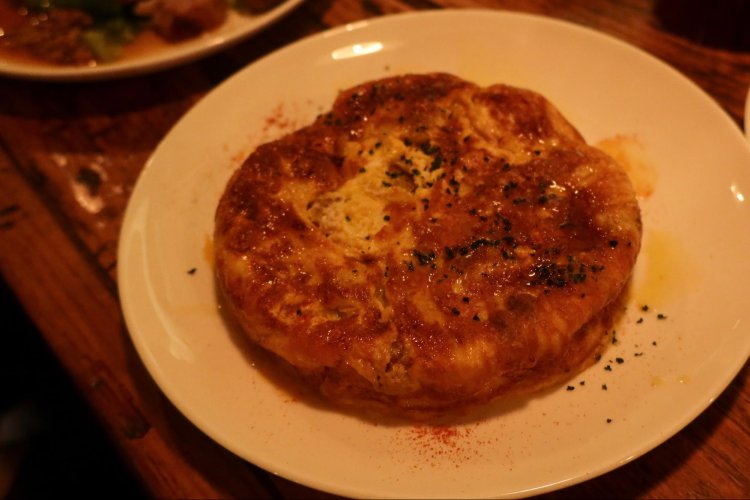 チョリソとじゃがいものスペイン風オムレツ1100円。