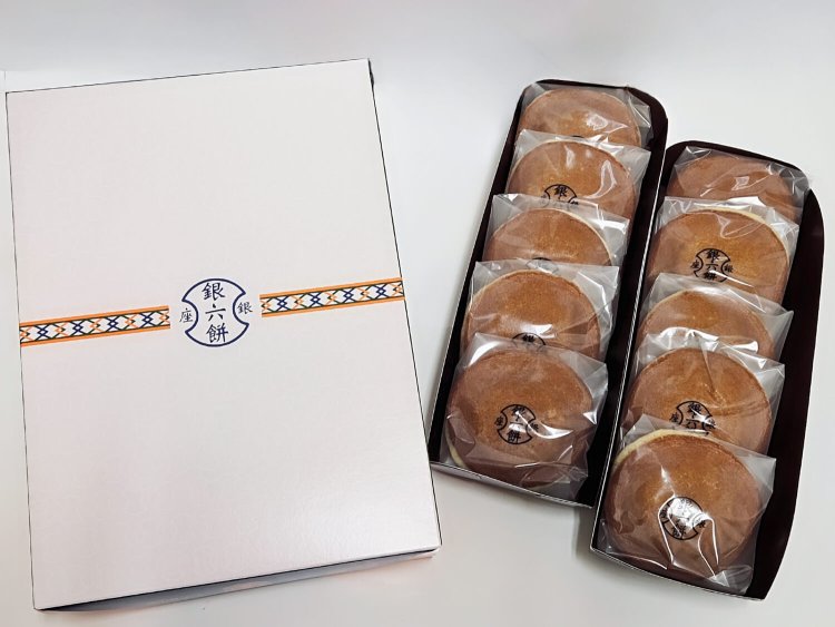 銀六餅 10個入り1130円。