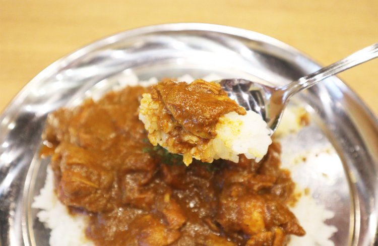 チキンカレー（普通盛）580円。