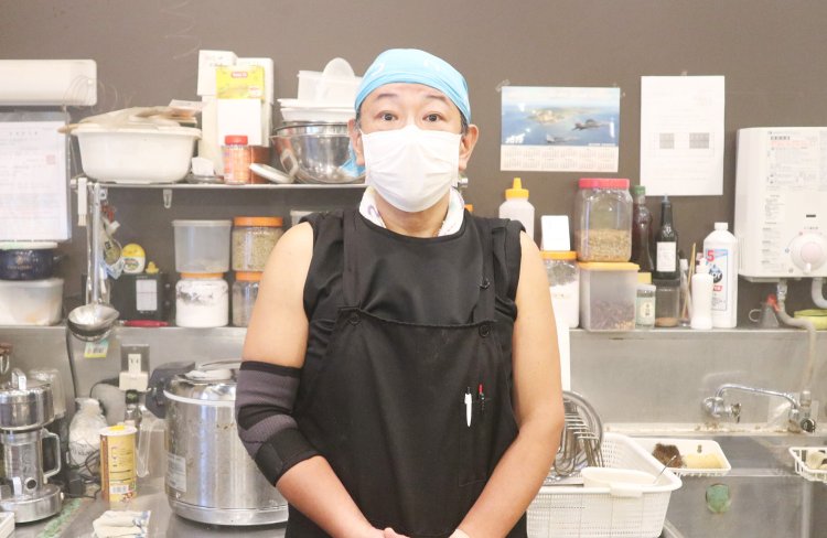 毎日大忙しの長谷さん。臨時休業・完売等のお知らせは、お店のSNSを要チェック。