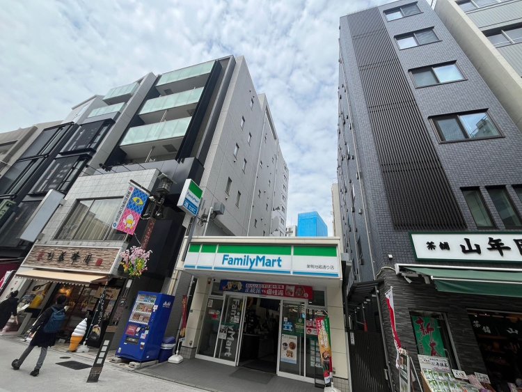 あれ、コンビニの上だけが……？