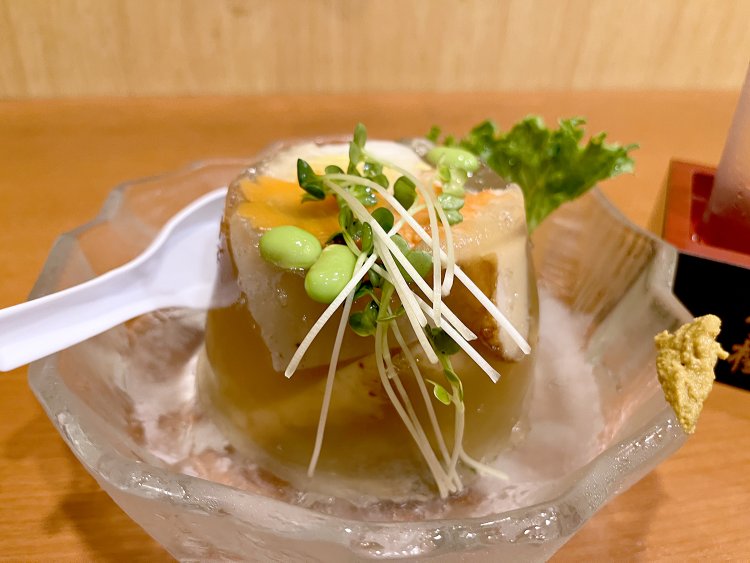 見た目も涼しげな冷やしおでん。プルプルひんやり。