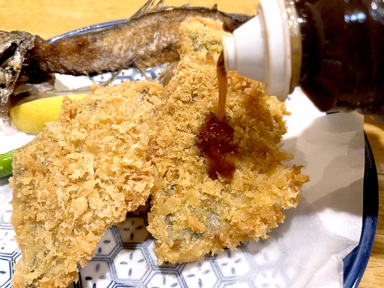 1枚目はソースで、2枚目は醤油で食べよう。