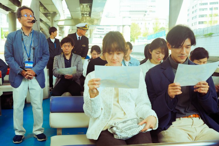 クルーズ船に乗るジュンとヨシヲ。（C）ＢS松竹東急／松竹撮影所