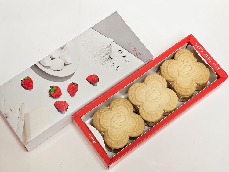 いちごバターサンド（3個入り）1620円。