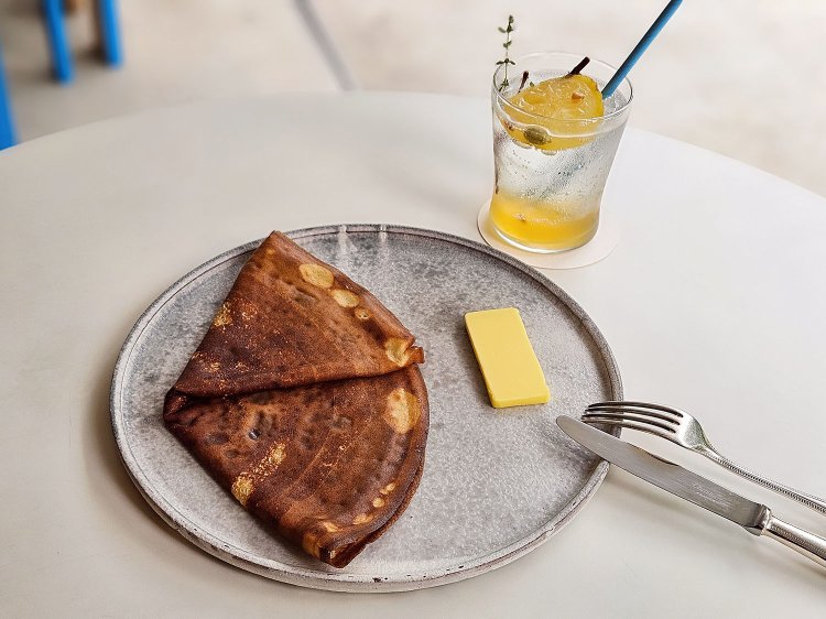 クレープ1200円、レモネード700円。