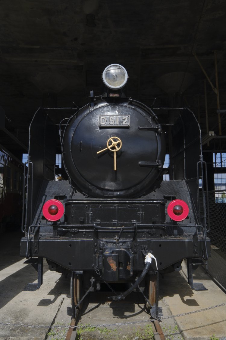 SLを代表する”デゴイチ”ことD51形蒸気機関車。1115両造られたうち、栄えある2号機（昭和11年〈1936〉製造）を展示。