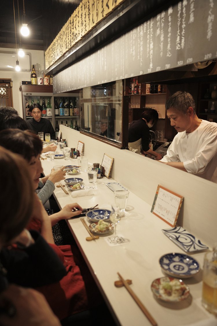 宮下さんセレクトのソウルやR&BといったメロウなBGMも、また酒肴。