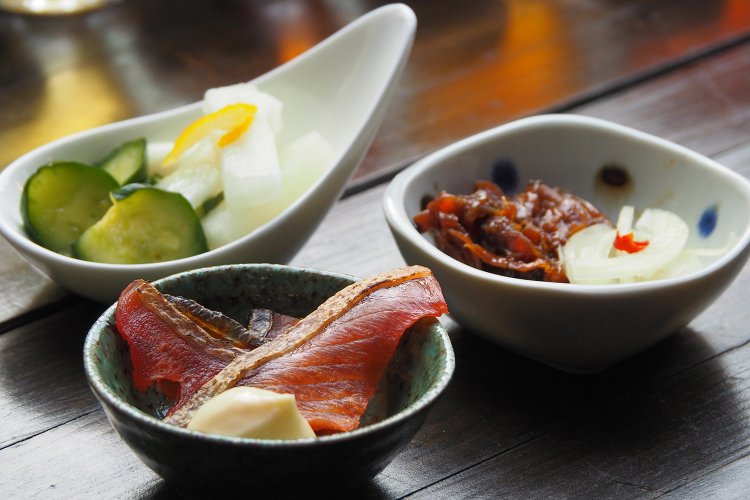 アサリの佃煮、鮭とば、胡瓜と柚大根。