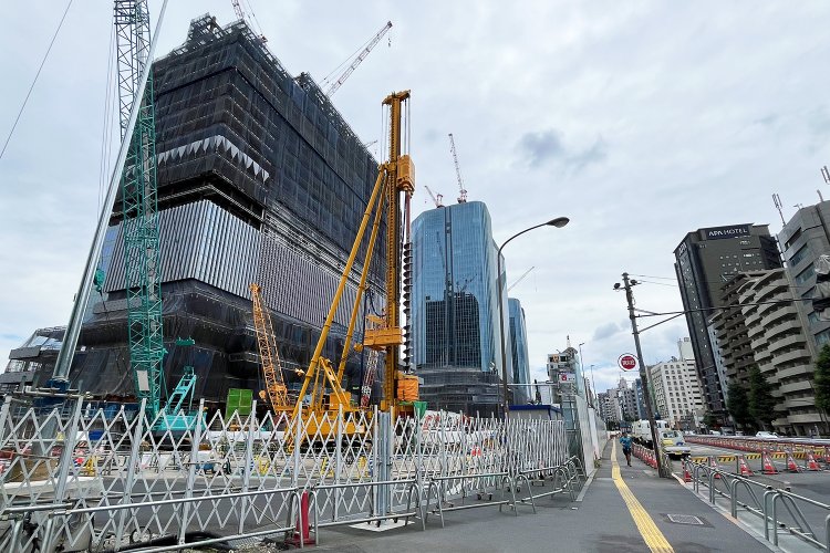 高輪ゲートウェイ駅前は、ビルがニョキニョキと生えているところ。ここ数年は見るたびに景色が変わる。