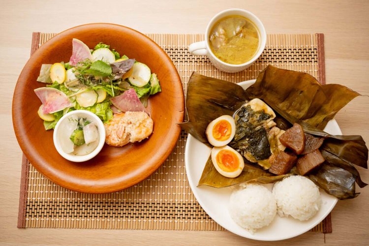 ラウラウ風豚バラ角煮のハワイアンランチ1650円。