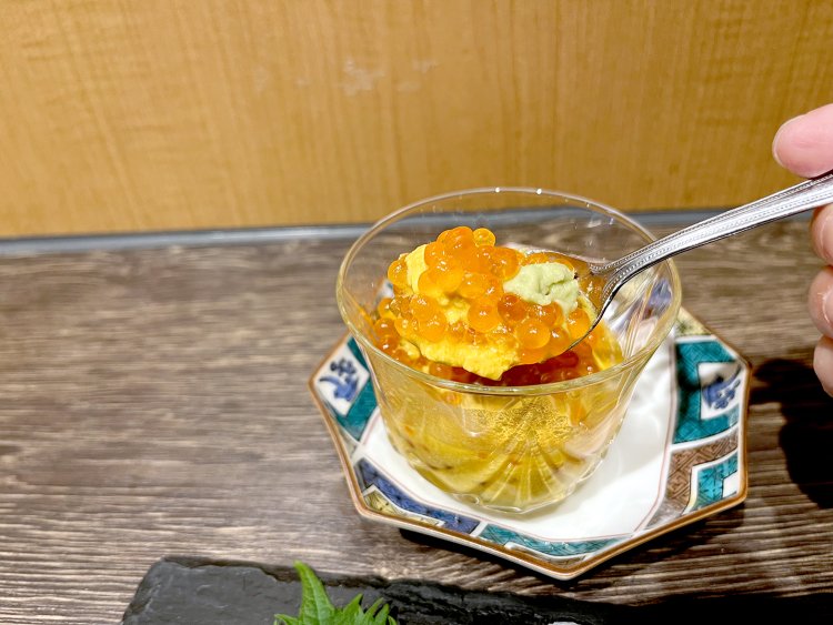 うにテイストの豆腐にたっぷりのいくらをのせたいくらまみれ。