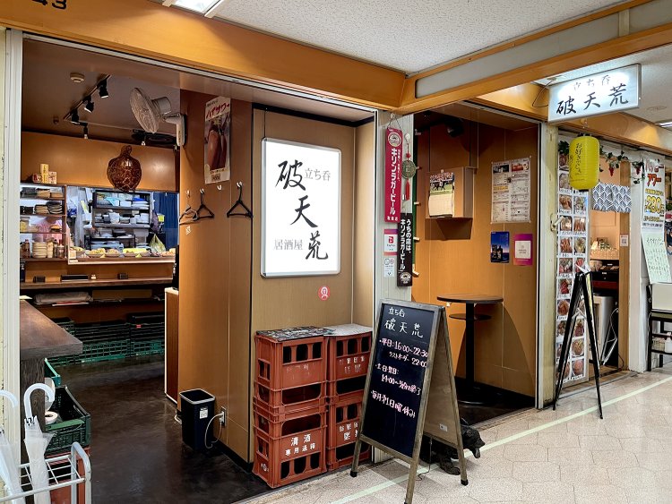 ドアはなく開放的。気軽に入れる雰囲気がいい。