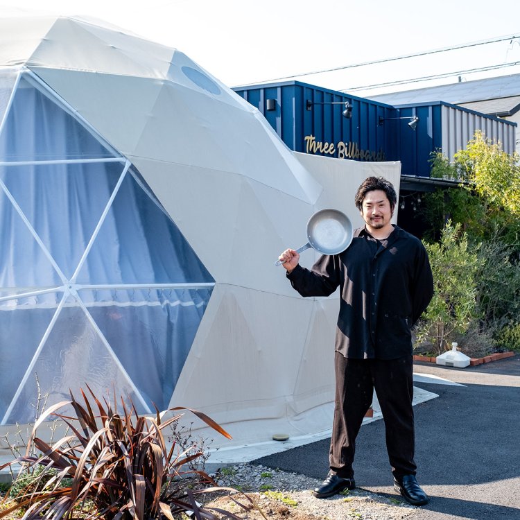 「このテント目立ちますよね」と笑う清水優斗さん。