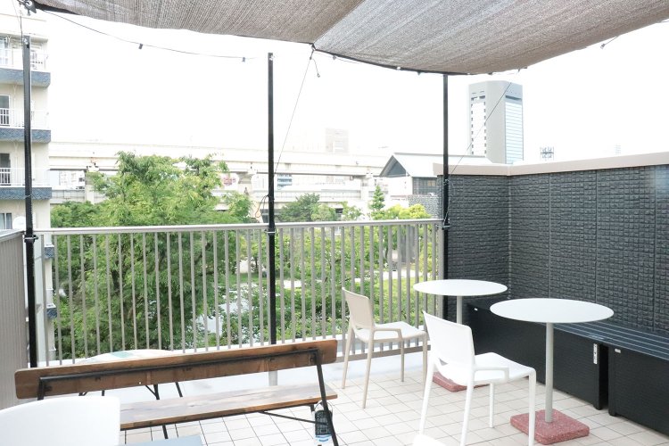 屋上テラスはペット連れもOK。