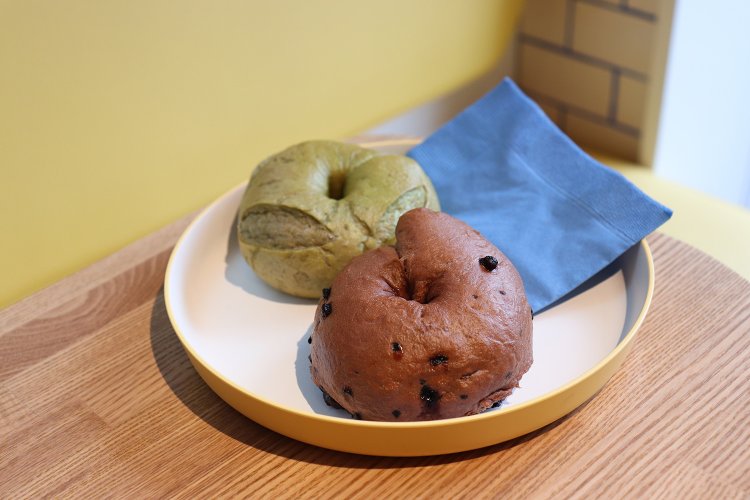 2階『Gentle Bagle』のベーグル。もちもちの食感がクセになる！
