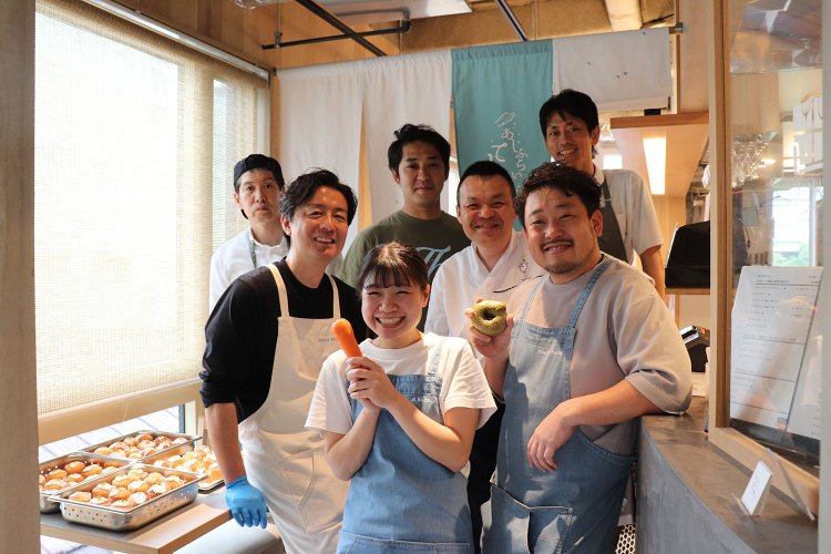 各テナントスタッフのみなさん。店舗同士の協力体制もばっちりだ。