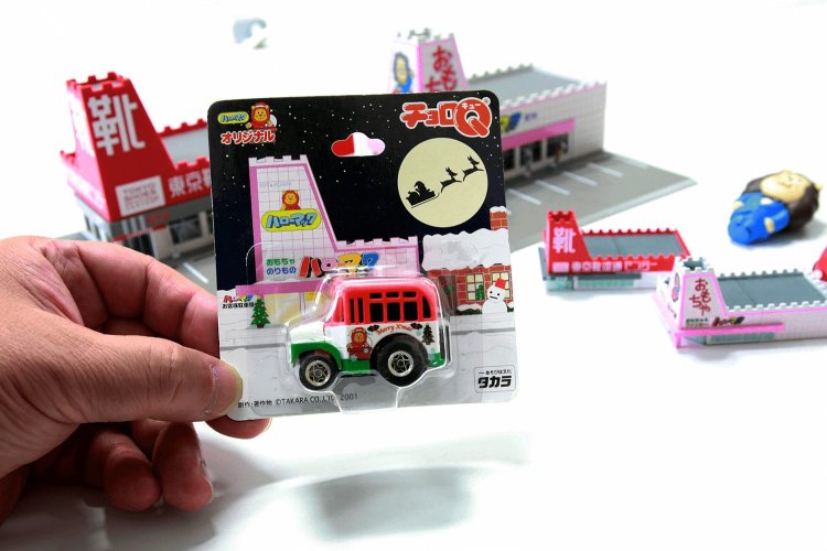 写真は冨髙さんが残していた2001年発売の玩具。「ハローマックオリジナルクリスマス限定モデル」だと……。くうう！　当時買っておけば良かった！
