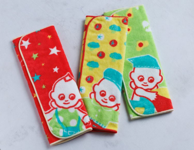 タオルハンカチセット1430円。