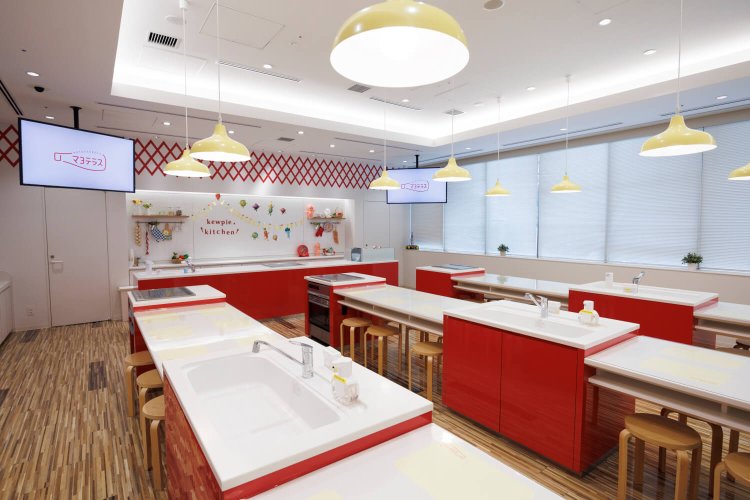 試食はキッチンで。