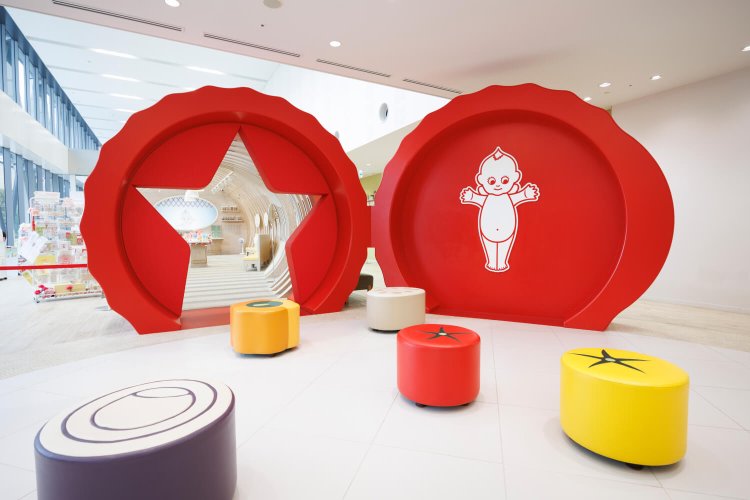 容器の50万倍大のマヨネーズドーム。星型の入り口がかわいい。